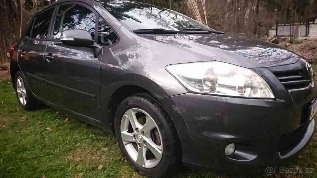 Toyota Auris 1,6   Valvematic, rok 2011 - foto 4
