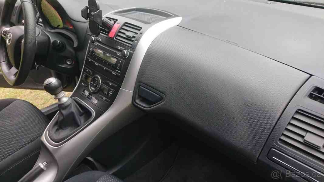 Toyota Auris 1,6   Valvematic, rok 2011 - foto 19
