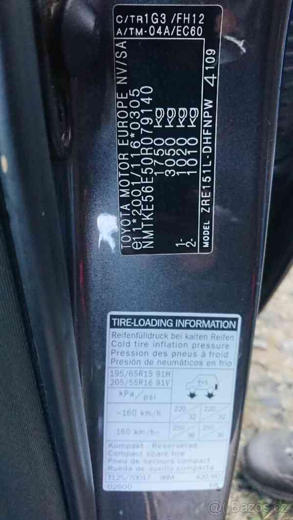 Toyota Auris 1,6   Valvematic, rok 2011 - foto 12