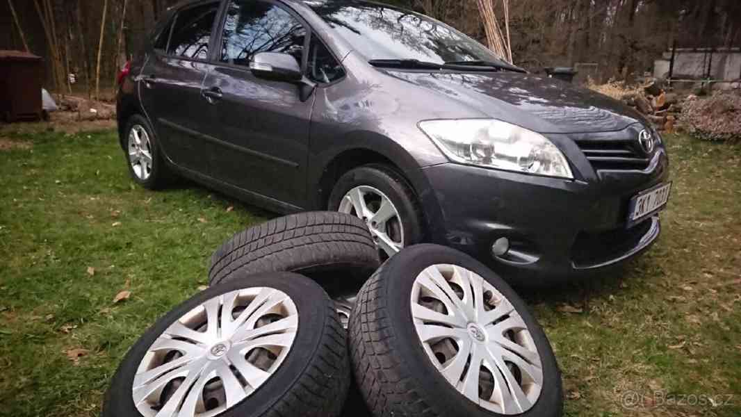 Toyota Auris 1,6   Valvematic, rok 2011 - foto 3