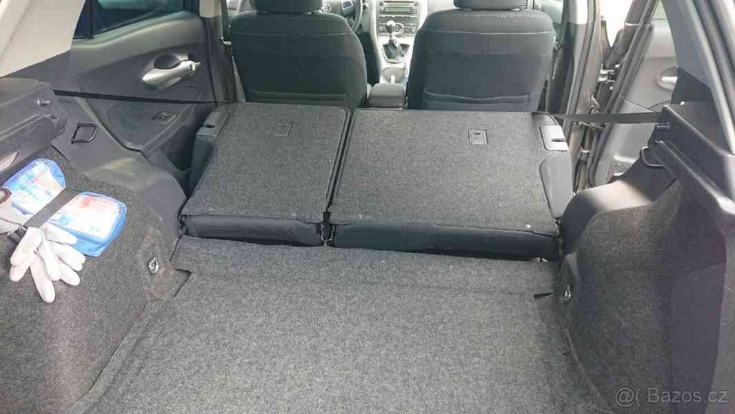 Toyota Auris 1,6   Valvematic, rok 2011 - foto 9