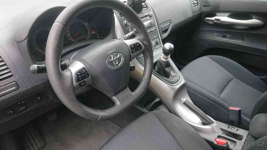 Toyota Auris 1,6   Valvematic, rok 2011 - foto 18