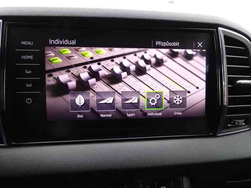 ŠKODA Karoq Style 2,0 TDI 110 kW 4x4 DSG - foto 26