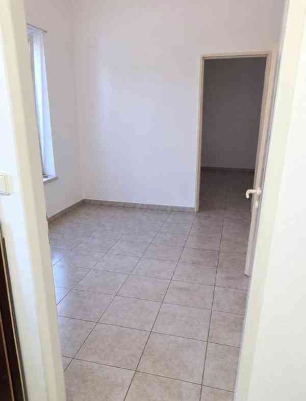 Jaroměř - Pronájem komerčního objektu s parkovištěm - foto 13