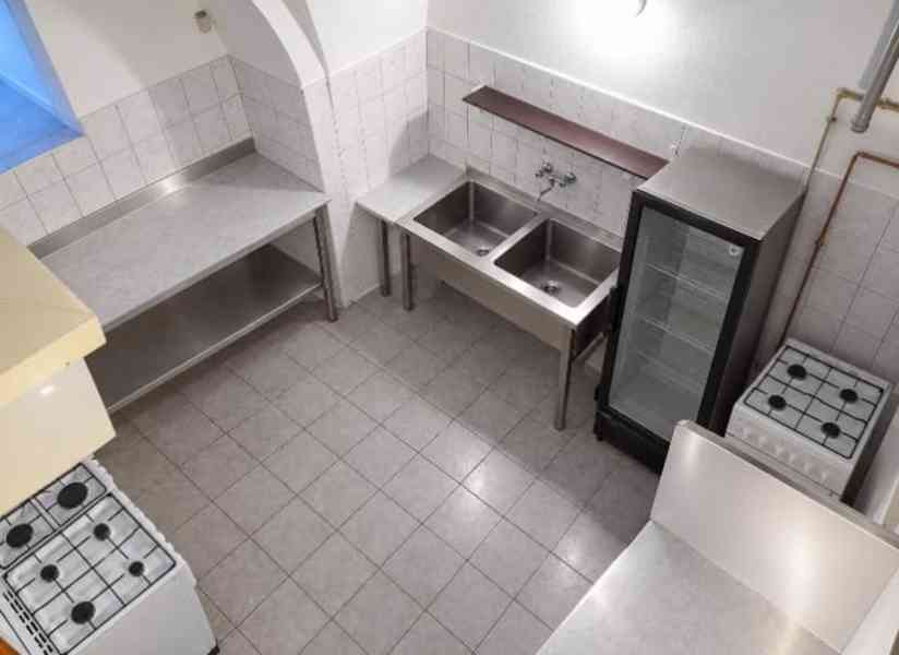 Jaroměř - Pronájem komerčního objektu s parkovištěm - foto 10
