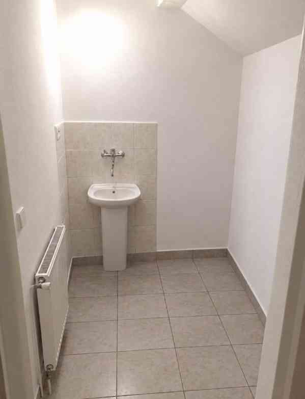 Jaroměř - Pronájem komerčního objektu s parkovištěm - foto 11