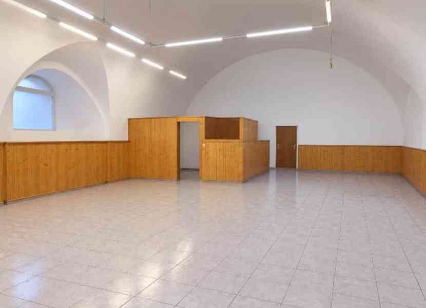 Jaroměř - Pronájem komerčního objektu s parkovištěm - foto 9