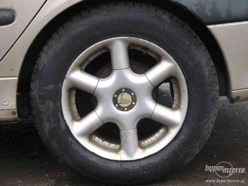 Renault Laguna 1.6 16v 79kW (K4M) r.v. 2001 - foto 3