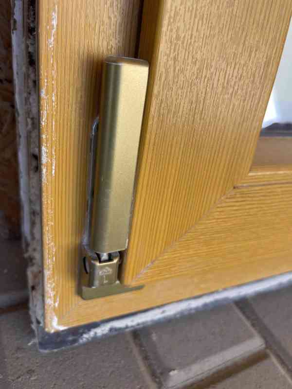 Prodám plastové okno s dvojsklem design Oregon + vn.parapet - foto 4