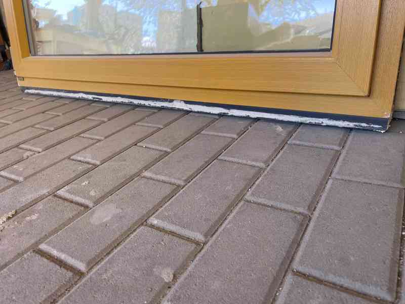 Prodám plastové okno s dvojsklem design Oregon + vn.parapet - foto 8