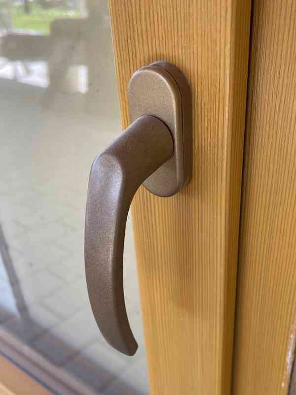 Prodám plastové okno s dvojsklem design Oregon + vn.parapet - foto 19