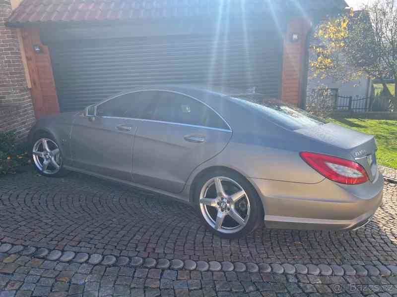 Mercedes-Benz CLS 500	 - foto 8