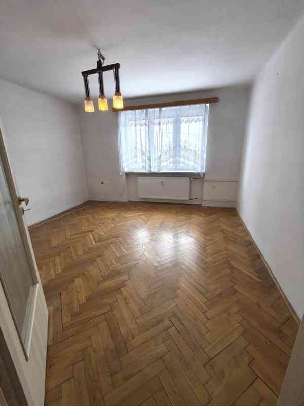 Velká Jesenice - byt 3+kk s garáží a zahrádkou - foto 7