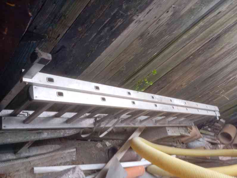 Žebřík cca 5m Třídílný žebřík jeden dil cca 2,5m - foto 2