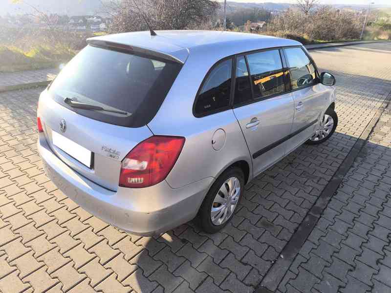 Škoda Fabia Combi 1.4 16V Elegance - foto 2