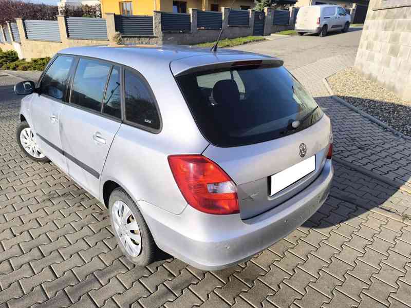 Škoda Fabia Combi 1.4 16V Elegance - foto 3