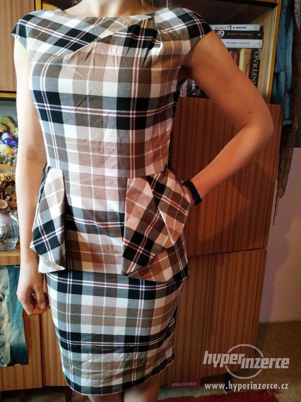 kostkované pouzdrové šaty Bonprix - foto 1