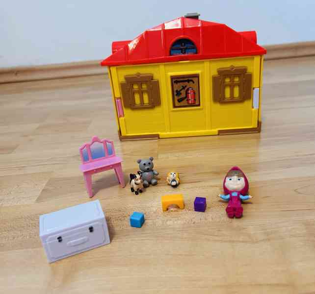 Máša a medveď - domy - foto 2