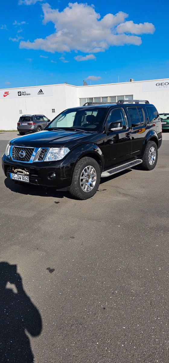 Nissan Pathfinder 2.5 dCi LE 4x4 140kw - foto 1