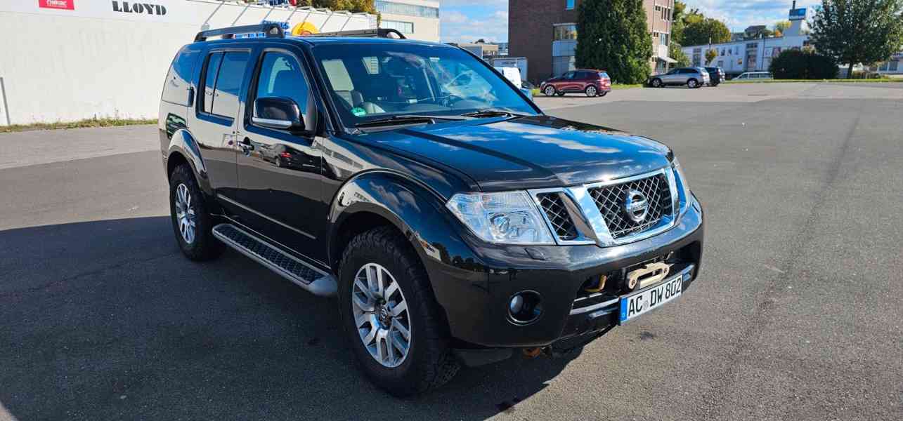 Nissan Pathfinder 2.5 dCi LE 4x4 140kw - foto 3