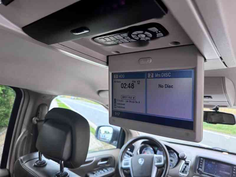 Lancia Voyager 3,6 Platinum ČR  2x DVD 2012 DPH - foto 16