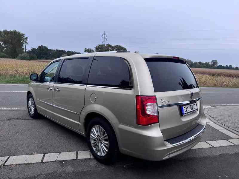 Lancia Voyager 3,6 Platinum ČR  2x DVD 2012 DPH - foto 3