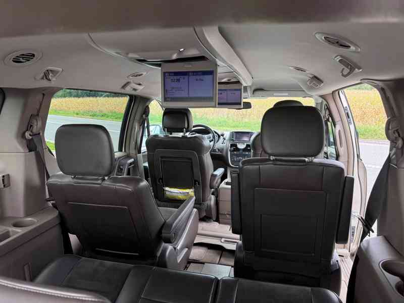 Lancia Voyager 3,6 Platinum ČR  2x DVD 2012 DPH - foto 11