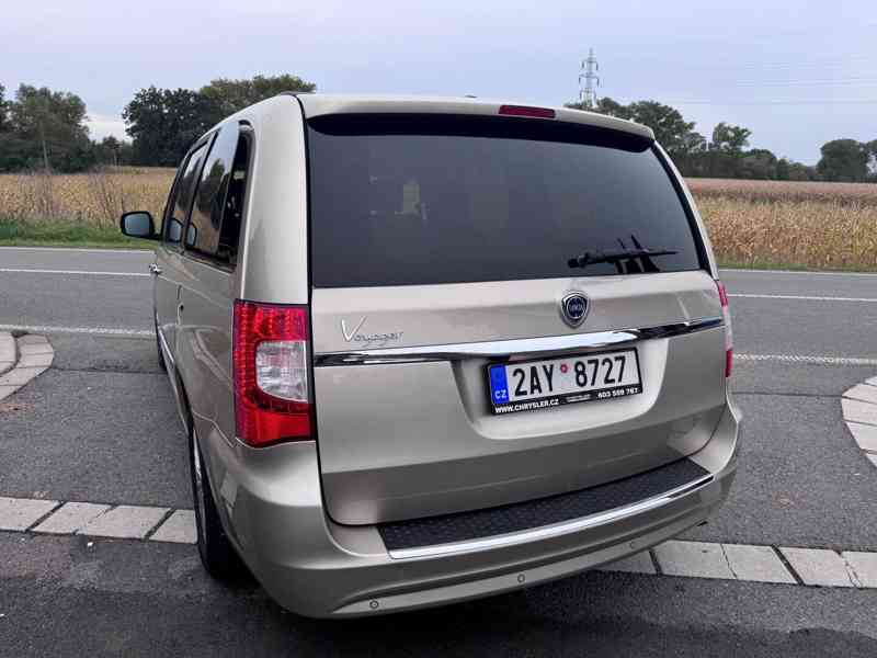 Lancia Voyager 3,6 Platinum ČR  2x DVD 2012 DPH - foto 5