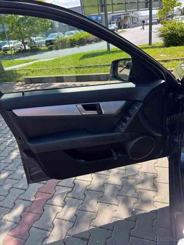 Mercedes-Benz Třídy C 2,0 - foto 13