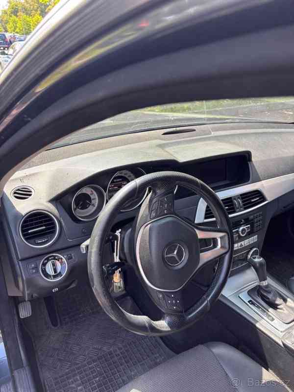 Mercedes-Benz Třídy C 2,0 - foto 15