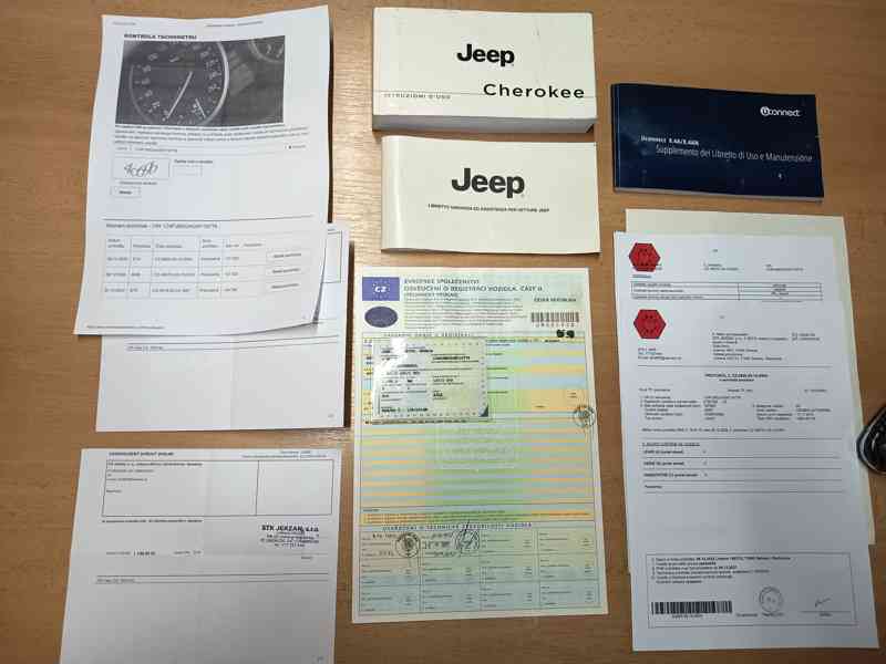 Jeep Cherokee 2,2CRD Limited 4X4  - foto 23