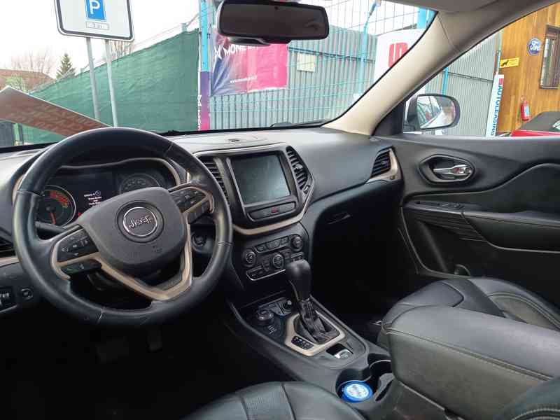 Jeep Cherokee 2,2CRD Limited 4X4  - foto 18