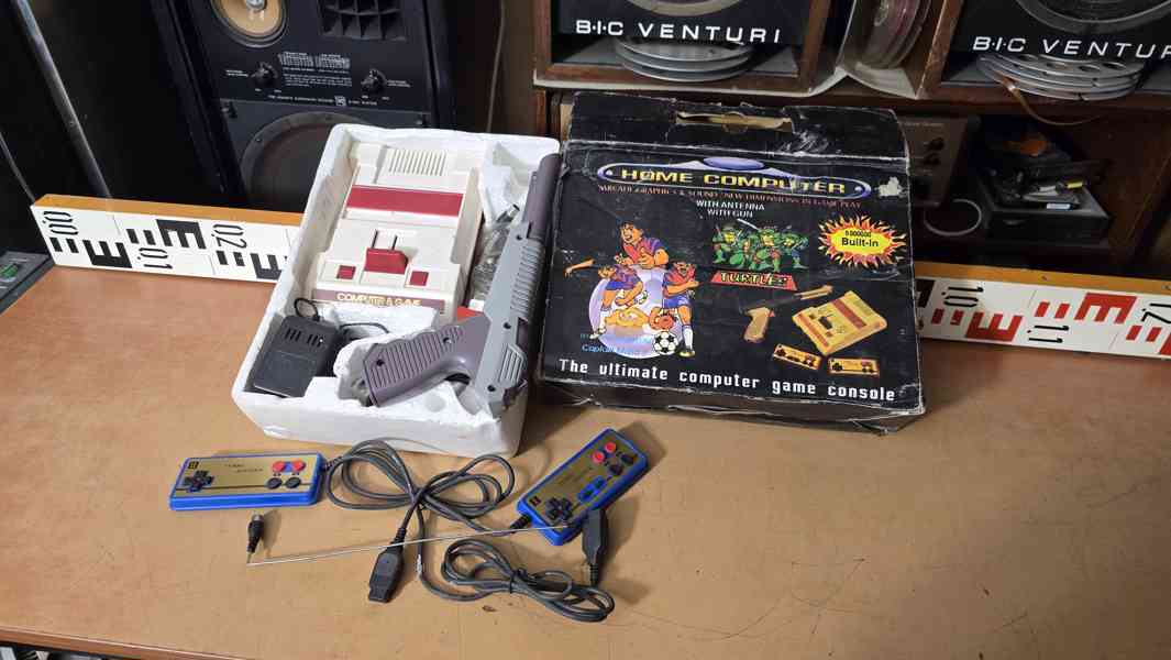 Stará herní konzole NINTENDO FAMICOM & GUN - foto 1