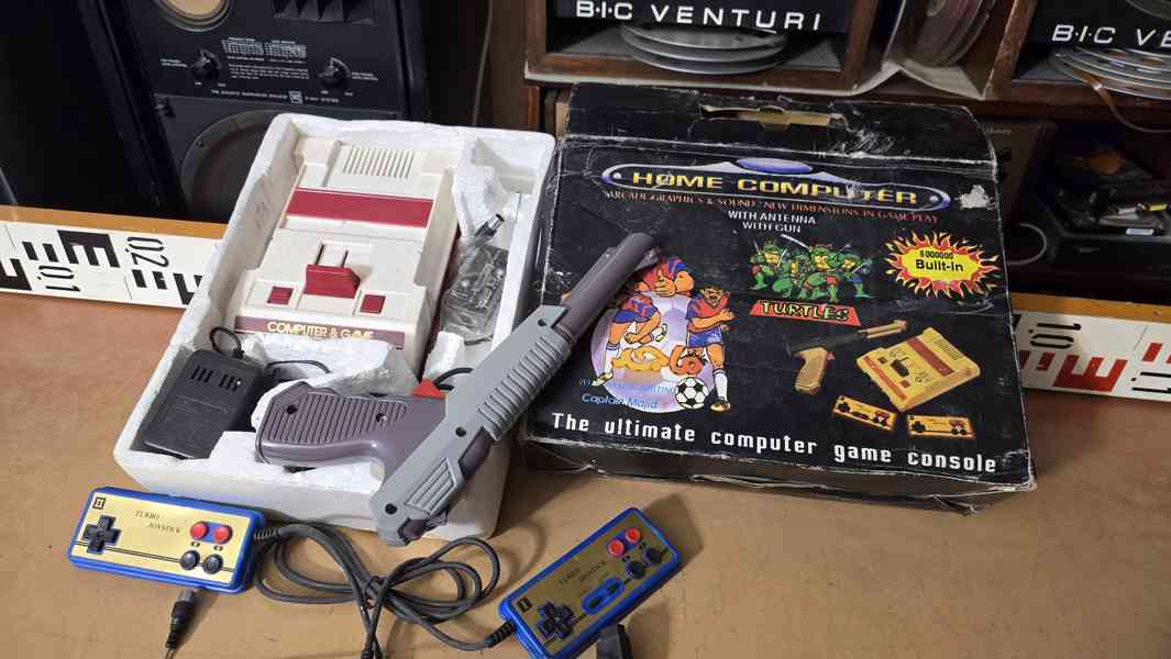 Stará herní konzole NINTENDO FAMICOM & GUN - foto 5