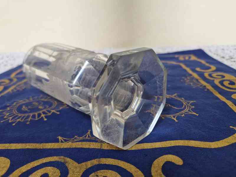 Krásná stará bohatě řezaná sklenice s Jeleny - foto 7