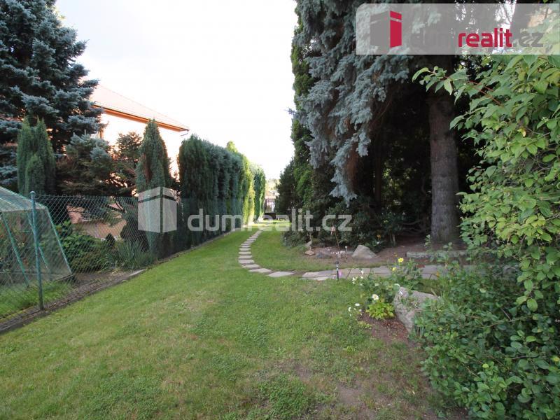 Krásná garsonka v cihlovém domě se zahradou v Karlových Varech - foto 9
