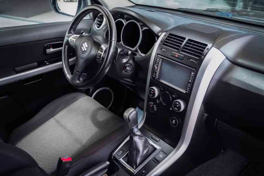 Suzuki Grand Vitara 2.4 i Comfort benzín 124kw - foto 11