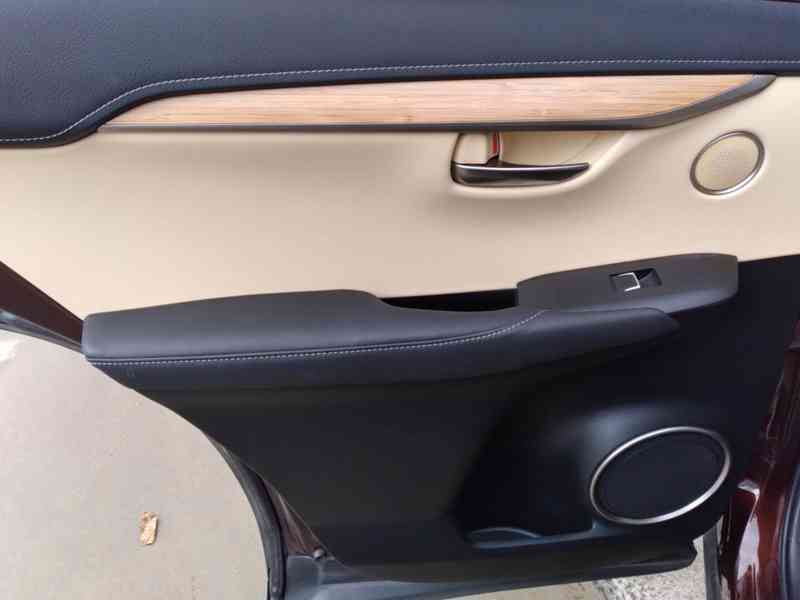 LEXUS NX 300h AWD LUXURY 1.MAJITEL,DPH,ČR - foto 48