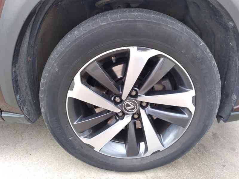 LEXUS NX 300h AWD LUXURY 1.MAJITEL,DPH,ČR - foto 53