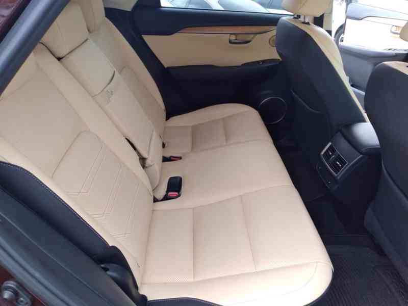 LEXUS NX 300h AWD LUXURY 1.MAJITEL,DPH,ČR - foto 16