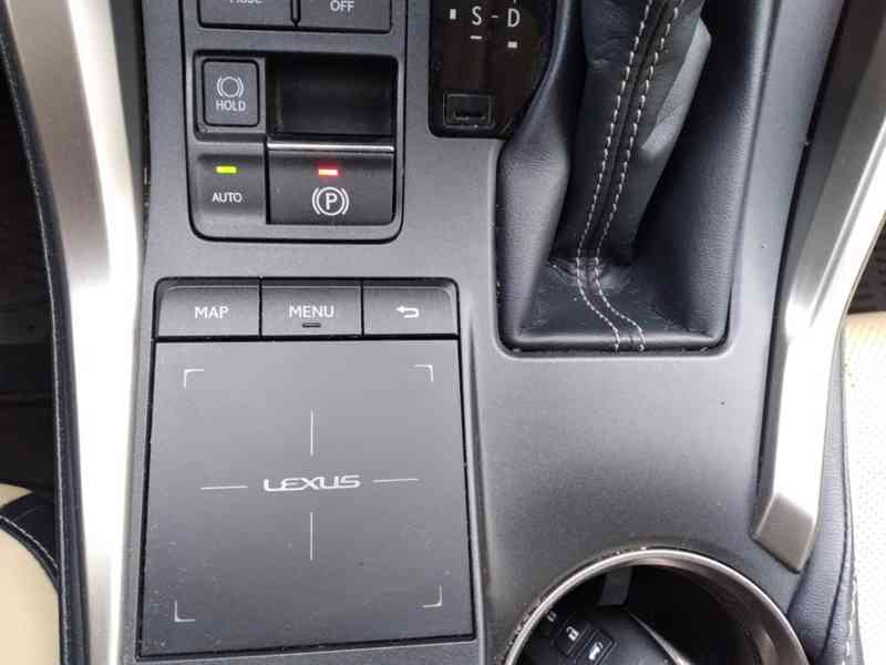 LEXUS NX 300h AWD LUXURY 1.MAJITEL,DPH,ČR - foto 42