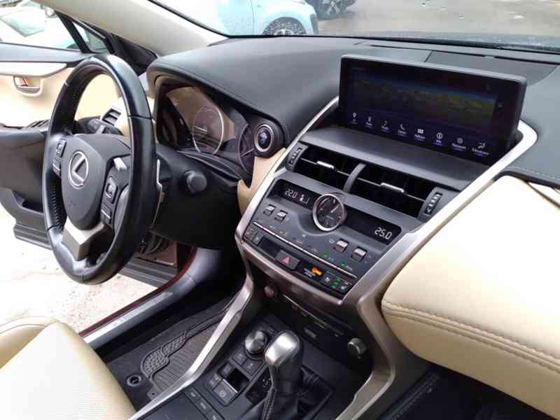 LEXUS NX 300h AWD LUXURY 1.MAJITEL,DPH,ČR - foto 19