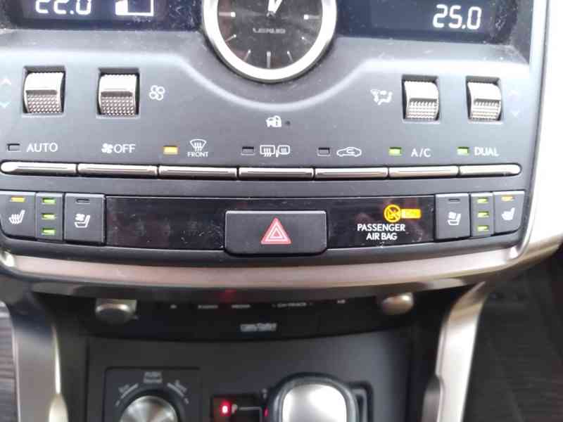 LEXUS NX 300h AWD LUXURY 1.MAJITEL,DPH,ČR - foto 30