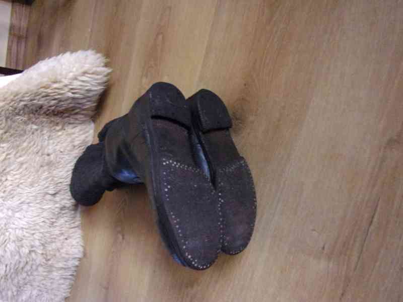 Starožitné vysoké kožené boty zateplené - foto 6