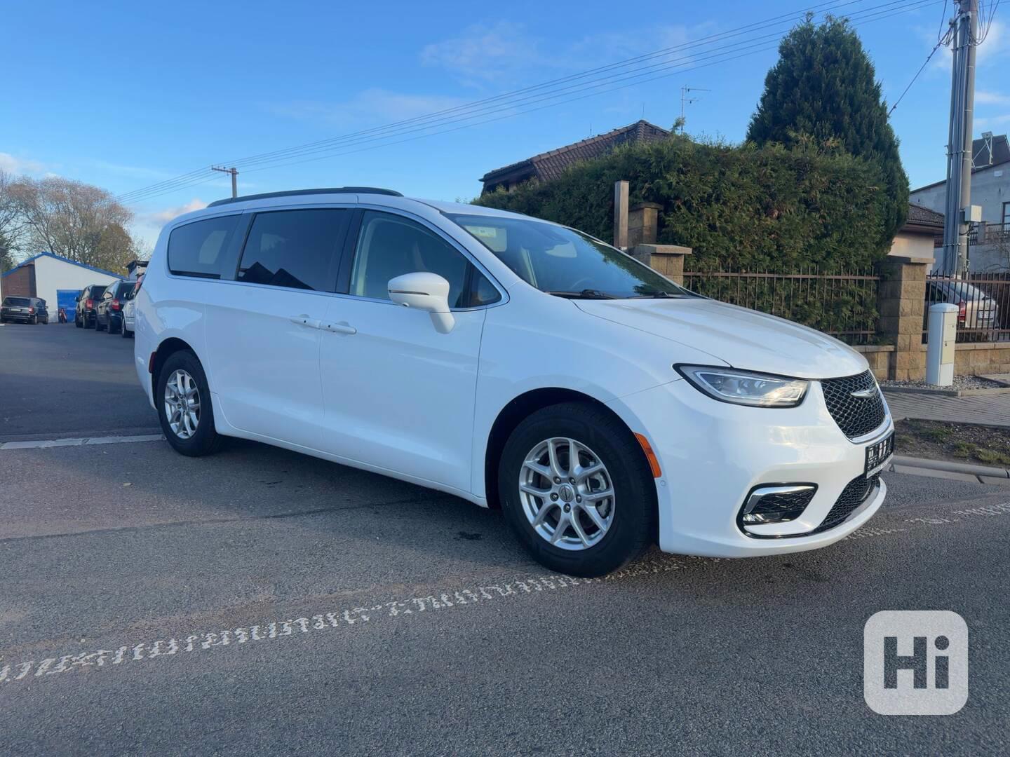 Chrysler Pacifica 3,6 8 míst 360 DVD Radar 2022 - foto 1