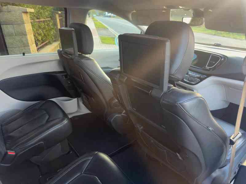 Chrysler Pacifica 3,6 8 míst 360 DVD Radar 2022 - foto 9