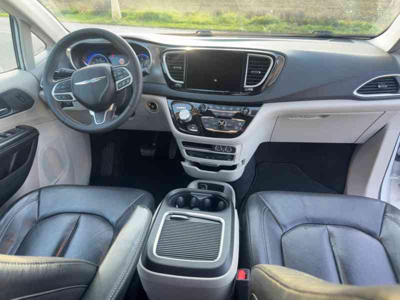Chrysler Pacifica 3,6 8 míst 360 DVD Radar 2022 - foto 11