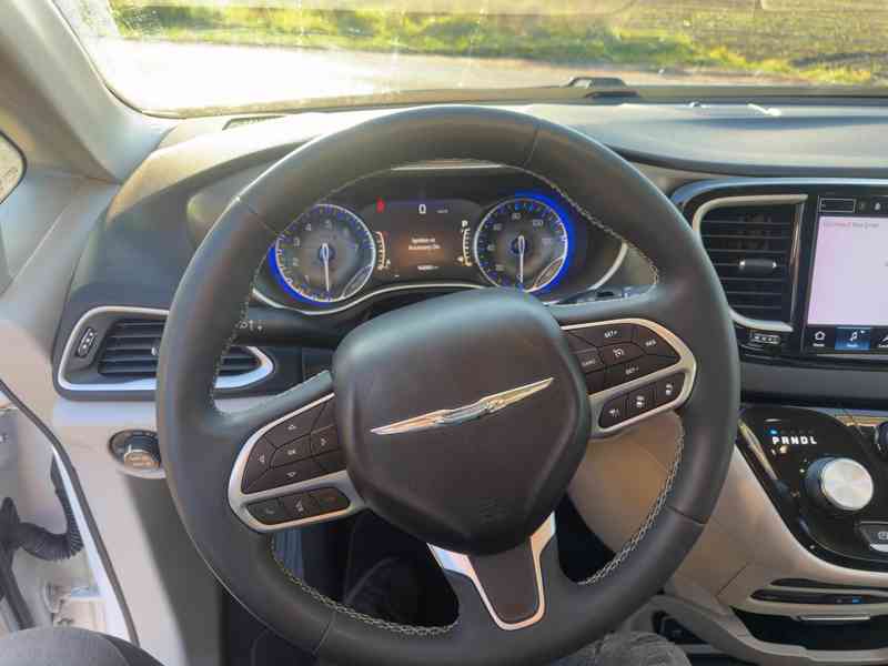 Chrysler Pacifica 3,6 8 míst 360 DVD Radar 2022 - foto 19