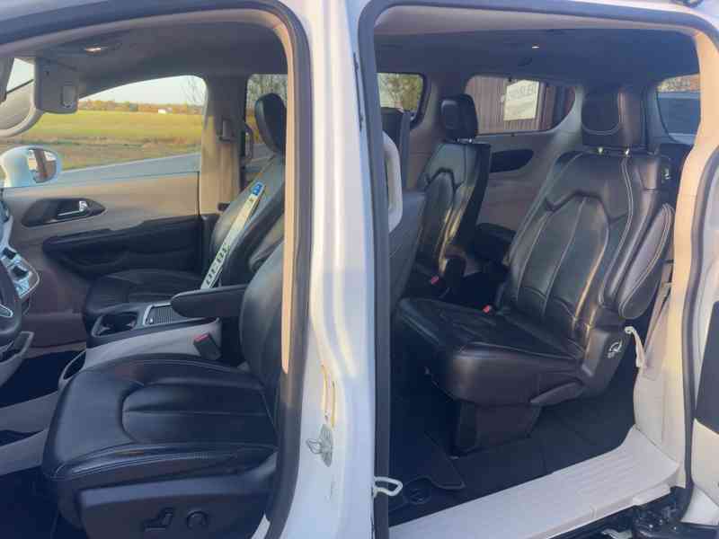 Chrysler Pacifica 3,6 8 míst 360 DVD Radar 2022 - foto 12