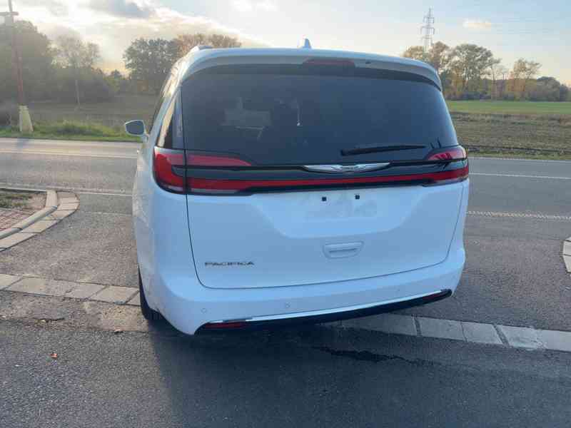 Chrysler Pacifica 3,6 8 míst 360 DVD Radar 2022 - foto 4